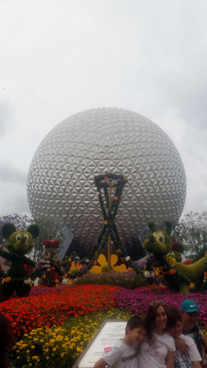 2017-05-23, 002, Epcot, linda and Janice