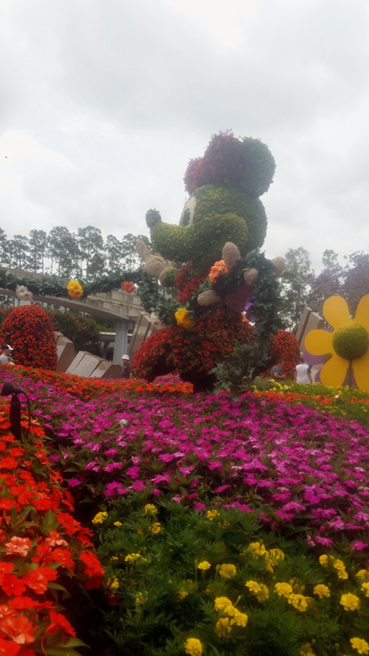 2017-05-23, 003, Epcot, Linda and Janice