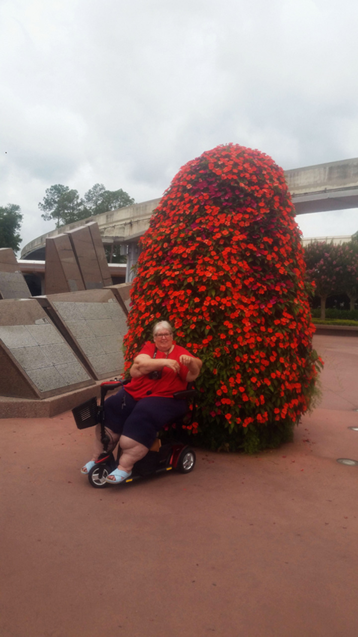 2017-05-23, 005, Epcot, linda and Janice