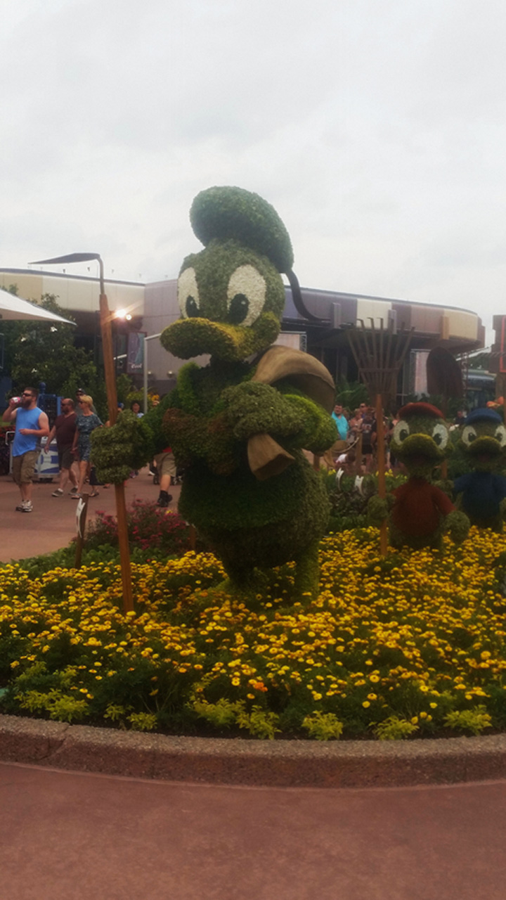 2017-05-23, 010, Epcot, linda and Janice