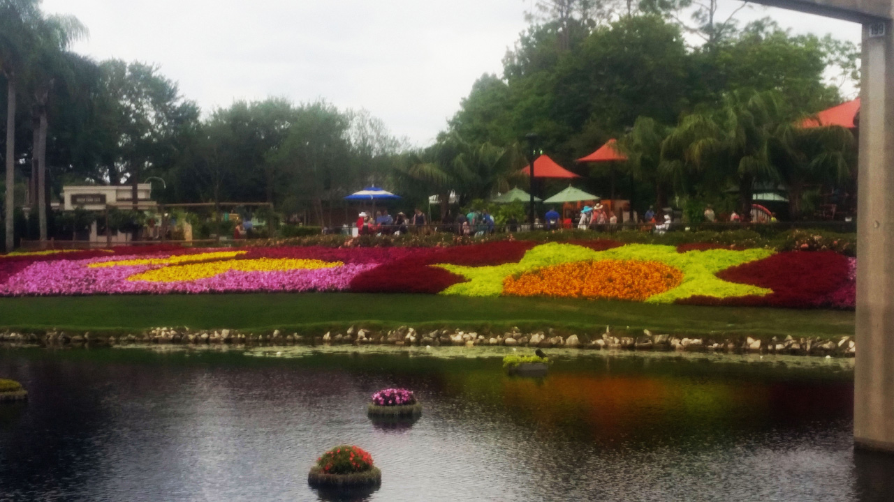 2017-05-23, 013, Epcot, linda and Janice