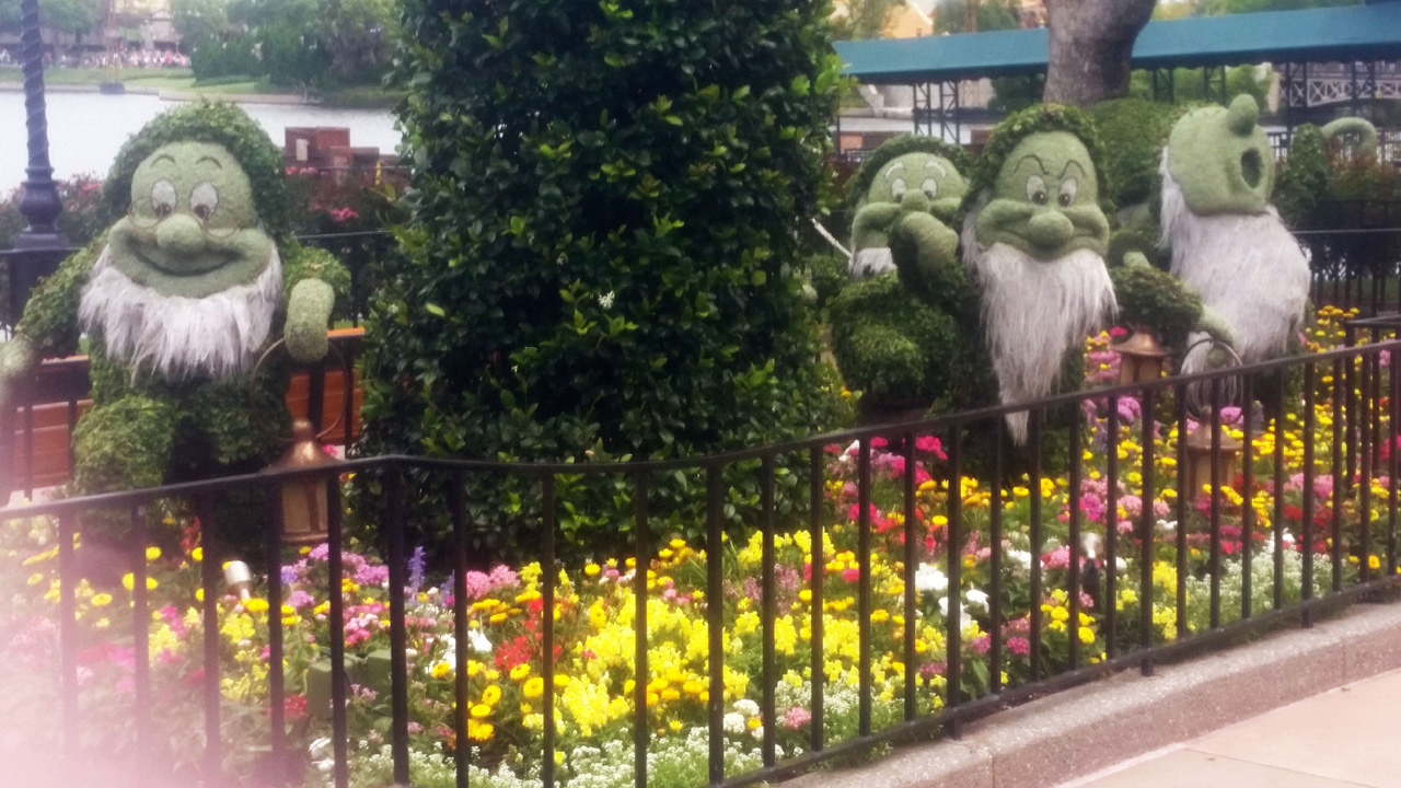 2017-05-23, 026, Epcot, linda and Janice