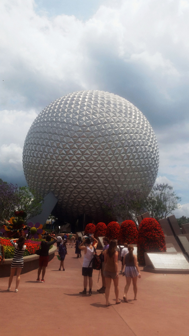 2017-05-23, 037, Epcot, linda and Janice