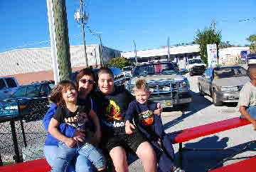 2009-12-29, 057, Kaitlyn, Linda, Mikey and Connor, Florida