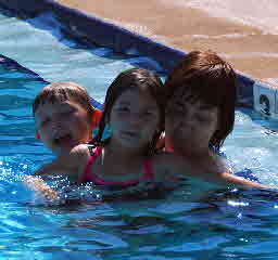 2010-04-02, 014, Connor, Katie and Linda, Florida